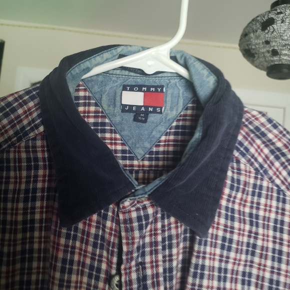 Retro Tommy Hilfiger button up - Picture 2 of 4